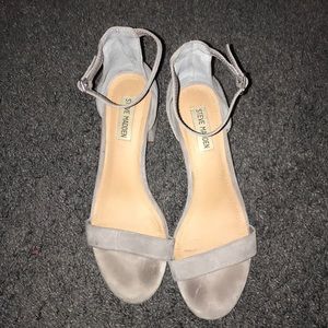 STEVE MADDEN GRAY SUEDE HEELS